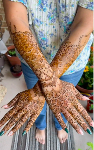 Henna by Muzna Suriya